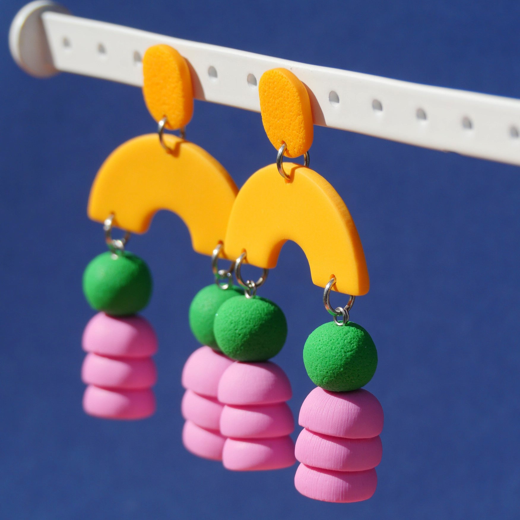 Boucles d'oreilles Solveig en argile polymère - grand Arch rose & conf –  Crocodile agile