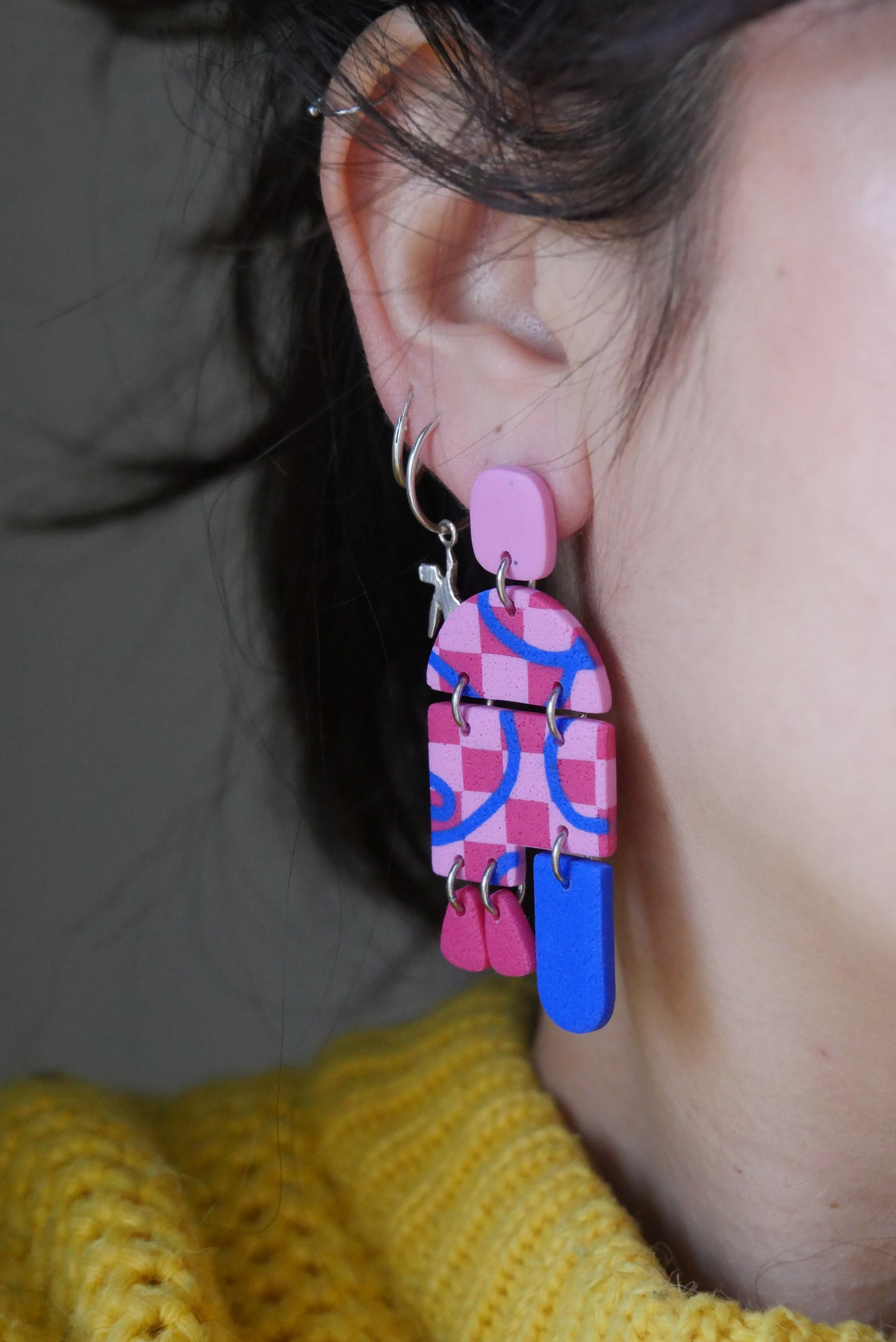 Boucles d'oreilles Louisette - damier rose & ligne bleu | SOLDES