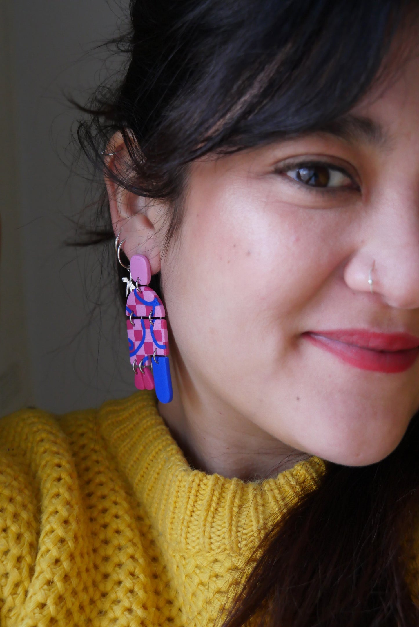 Boucles d'oreilles Louisette - damier rose & ligne bleu | SOLDES