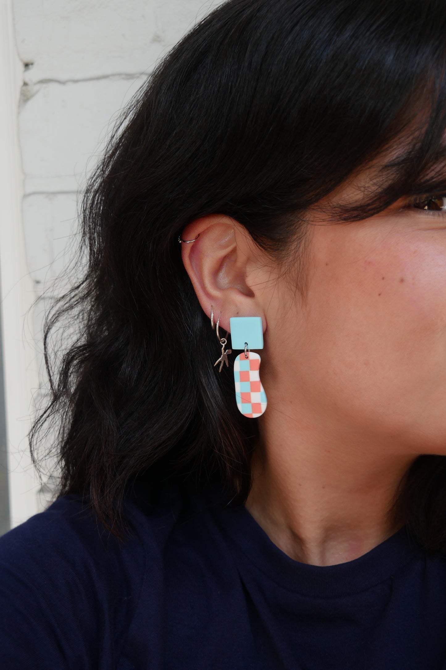 Boucles d'oreilles - Damier bleu, blanc, corail | Collection Doris SOLDES