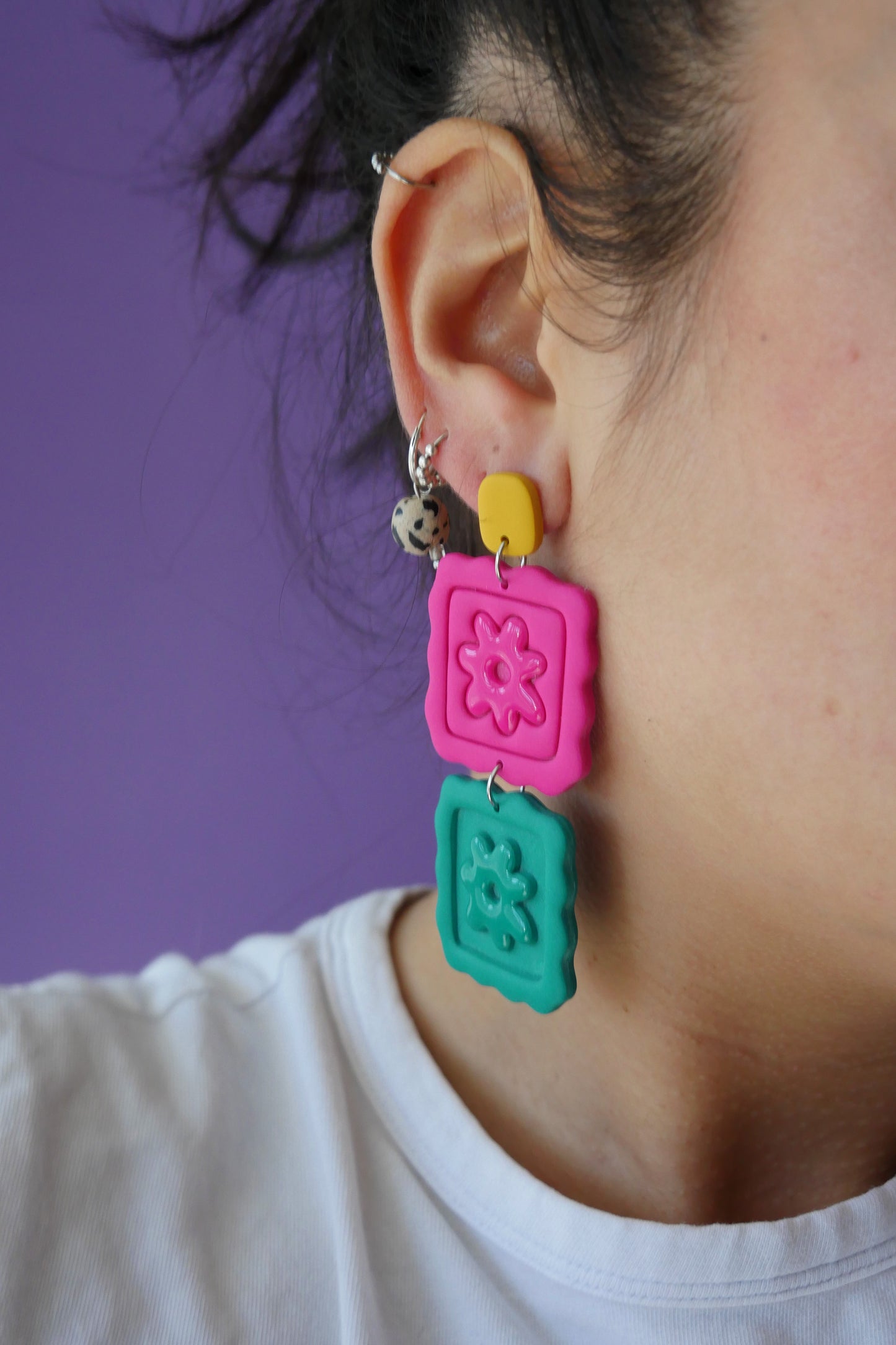 Boucles d'oreilles asymétrique Fleurs vert & fuchia | Collection Huguette