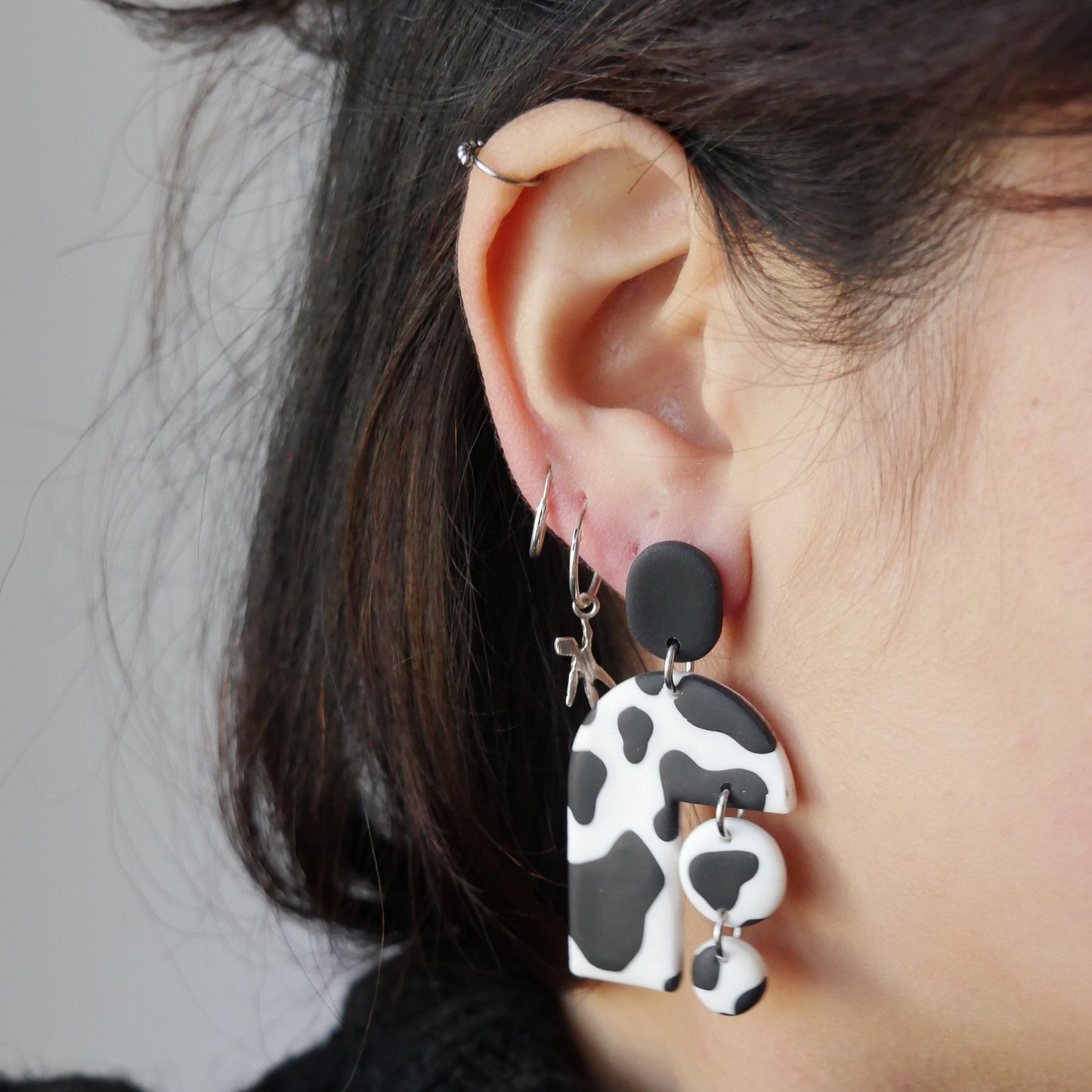 Boucles d'oreilles - tâche de vache noir | Collection Permanente