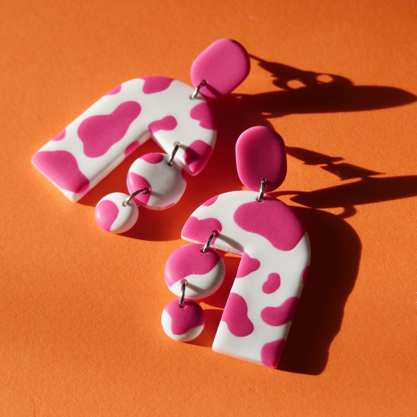 Boucles d'oreilles - tâche de vache rose | Collection Permanente