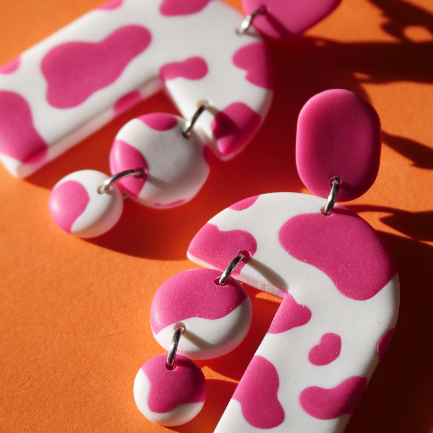 Boucles d'oreilles - tâche de vache rose | Collection Permanente