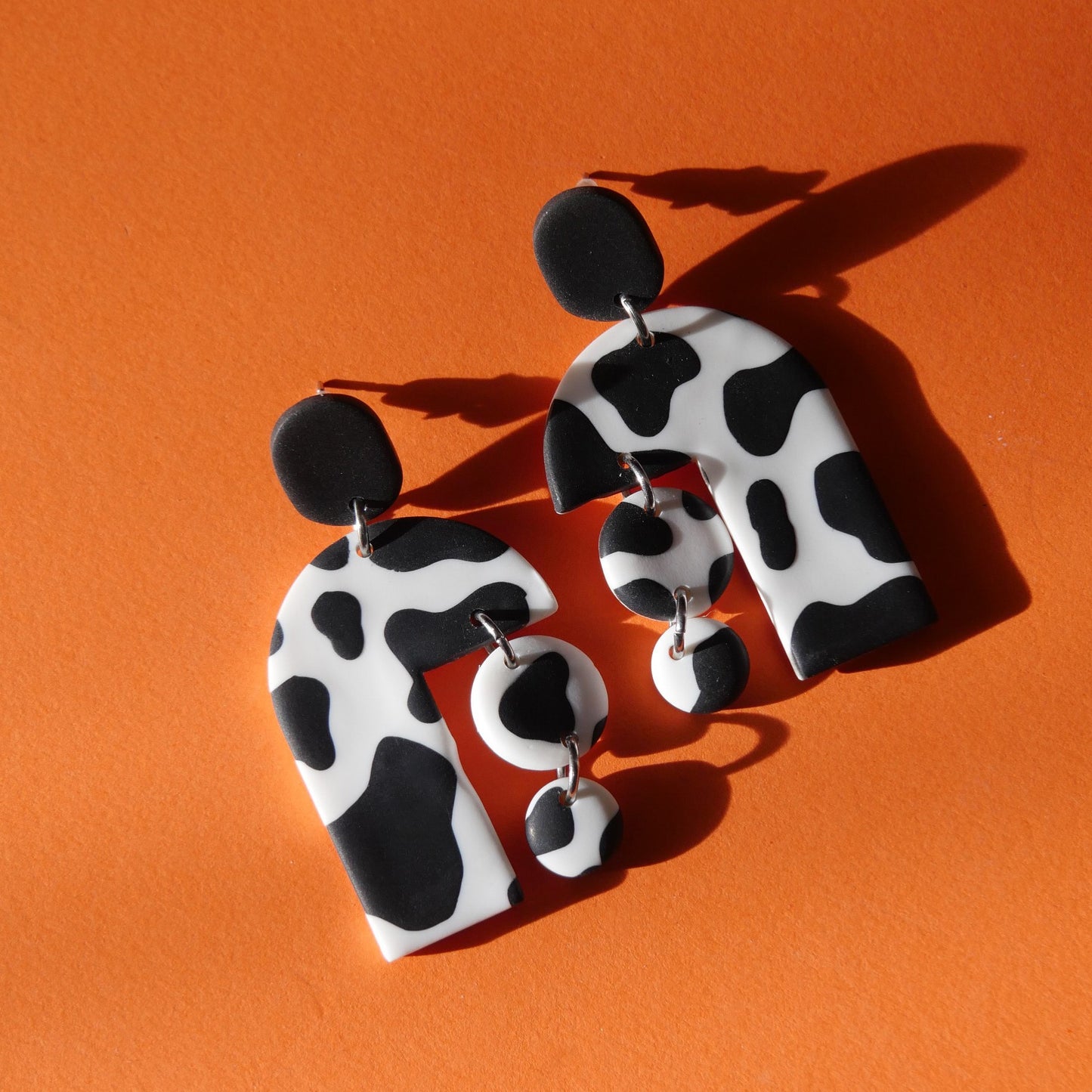 Boucles d'oreilles - tâche de vache noir | Collection Permanente