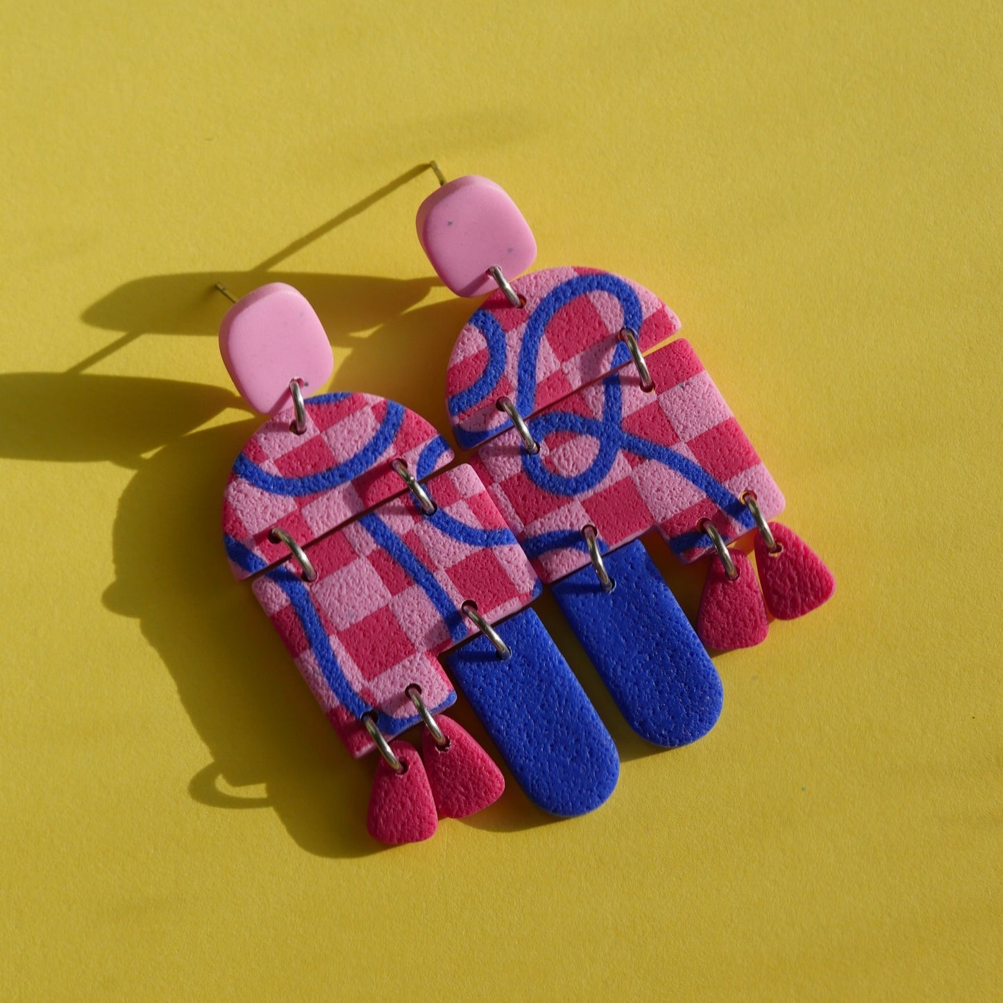 Boucles d'oreilles Louisette - damier rose & ligne bleu | SOLDES