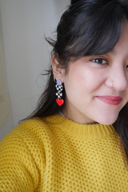 Boucles d'oreilles pendantes - damier & rouge | Collection Louisette