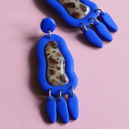 Boucles d'oreilles argile polymère - Léopard rouge / bleu | Collection Ysé