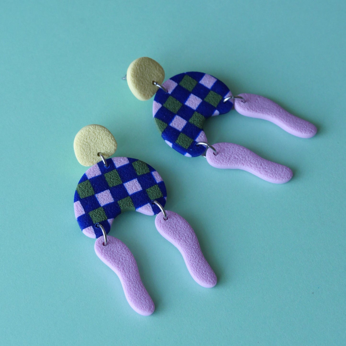 Boucles d'oreilles argile polymère - Damier bleu/vert/rose  | Collection Ysé