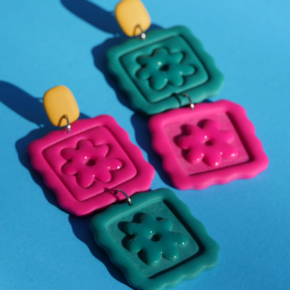 Boucles d'oreilles asymétrique Fleurs vert & fuchia | Collection Huguette