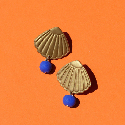 Boucles d'oreilles - Coquillage doré & perle bleu | Collection Garance