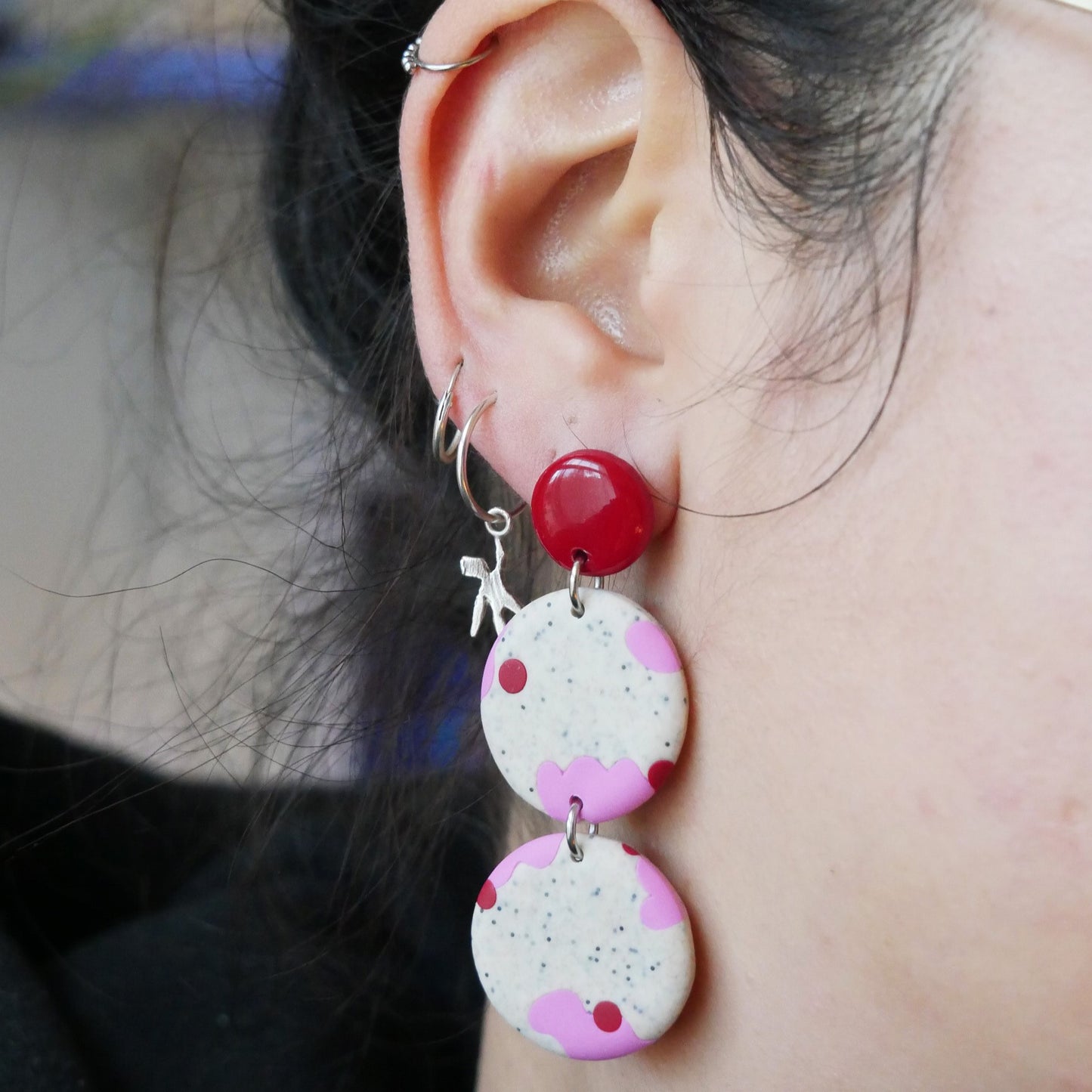 Boucles d'oreilles - rond sablé & rouge/rose | Collection Ode