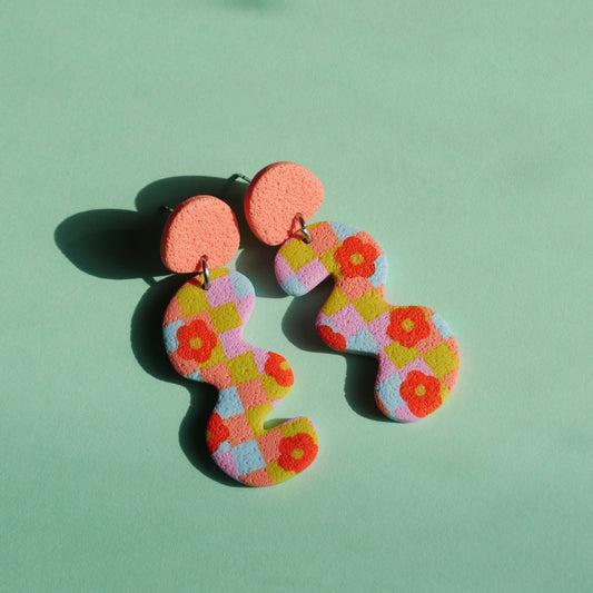Boucles d'oreilles - Serpentin damier fleurs | Collection Pétunia